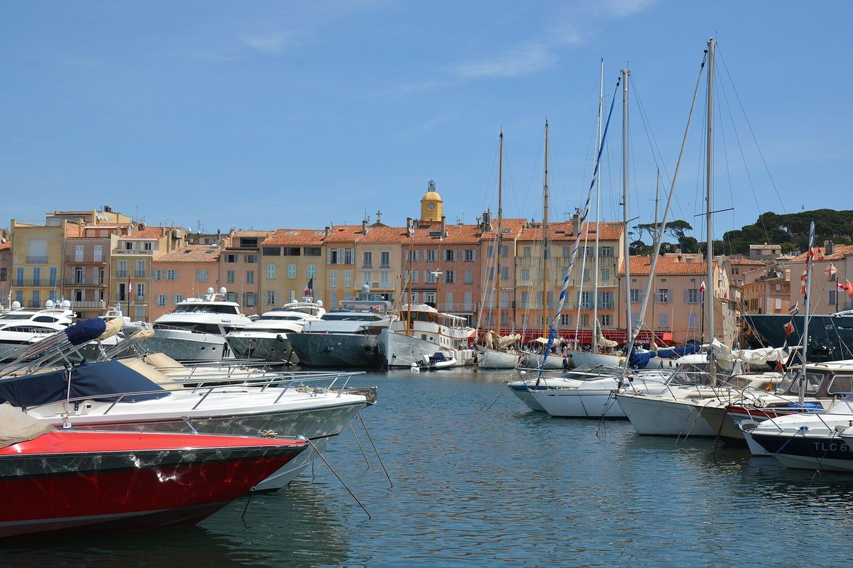 Pastel houses and moored yachts in the old harbour of Saint-Tropez
